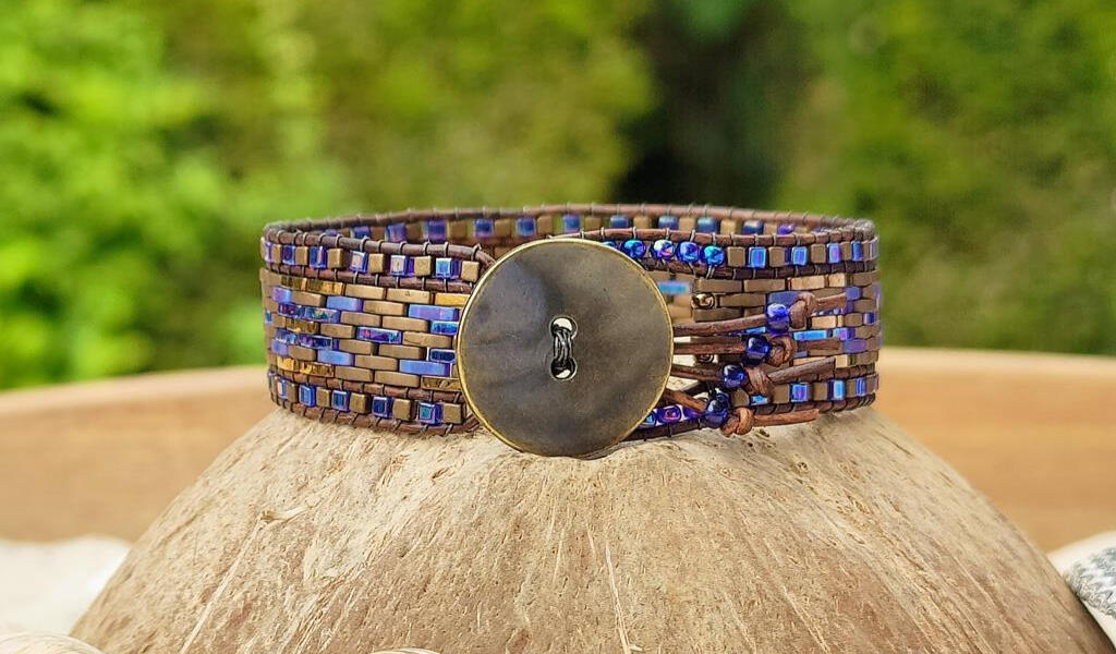 Cuero de 1mm y cuentas de vidrio Miyuki