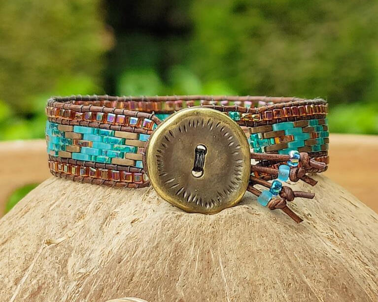 Cuero de 1mm y cuentas de vidrio Miyuki